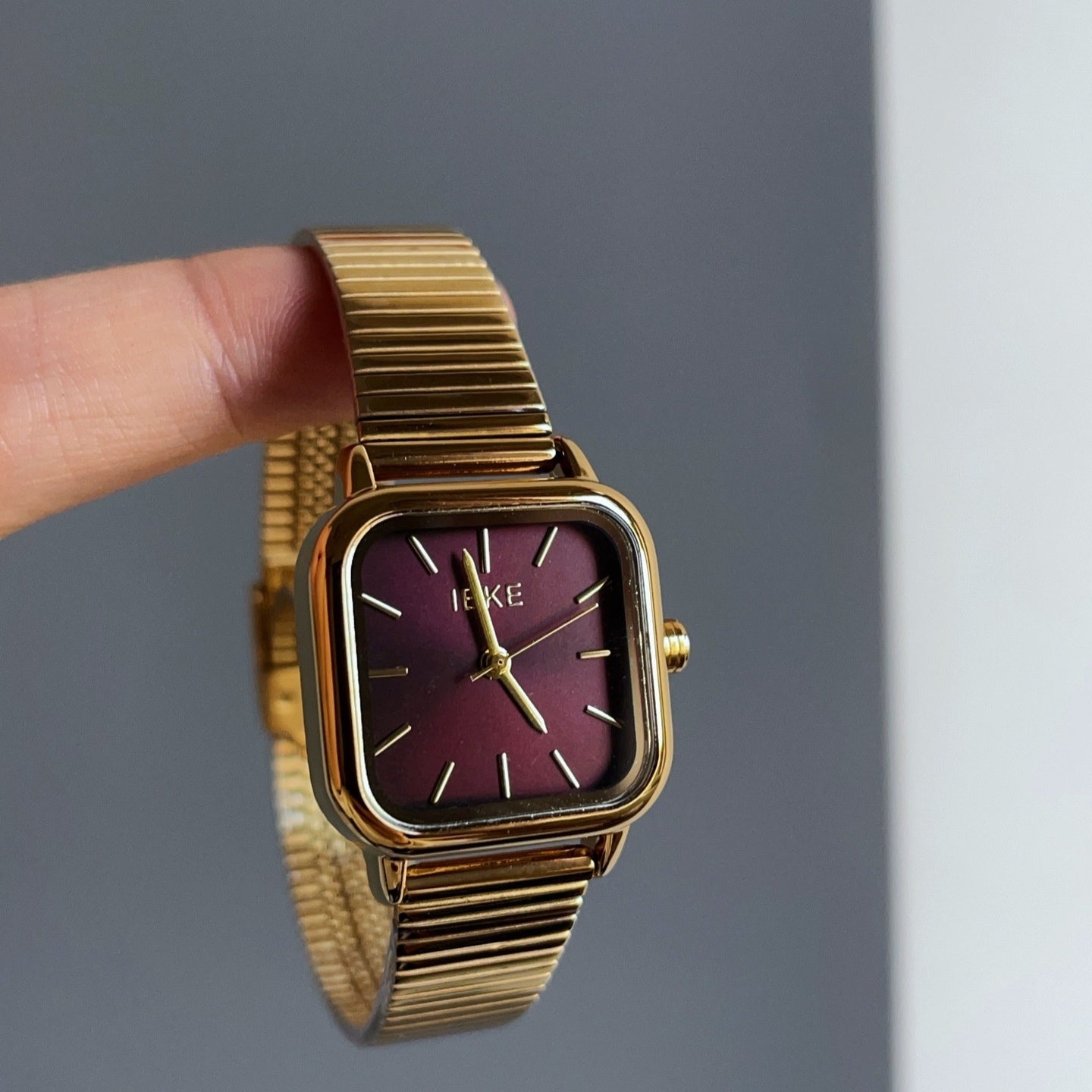 Retro Red Series Chain Watch Women