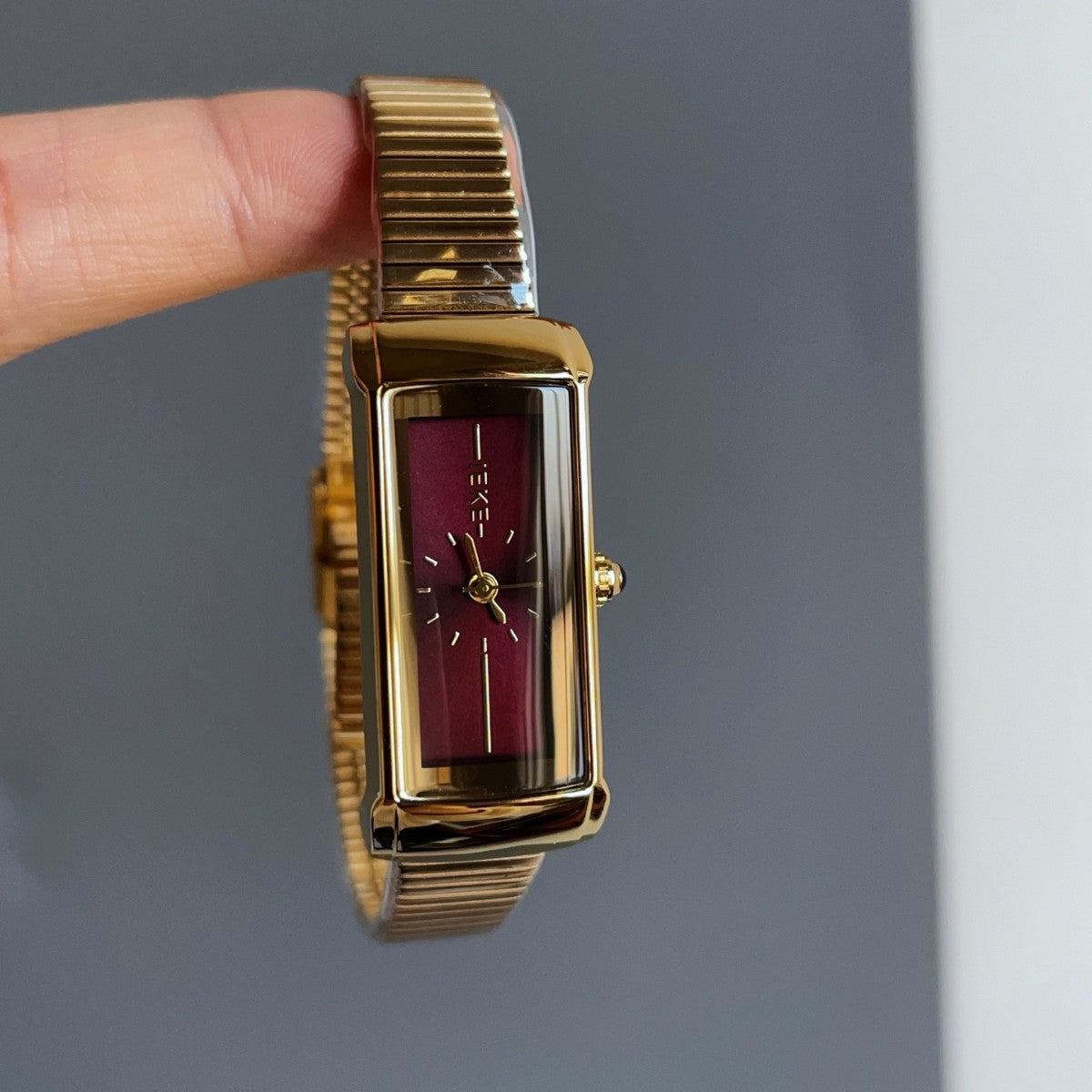 Retro Red Series Chain Watch Women