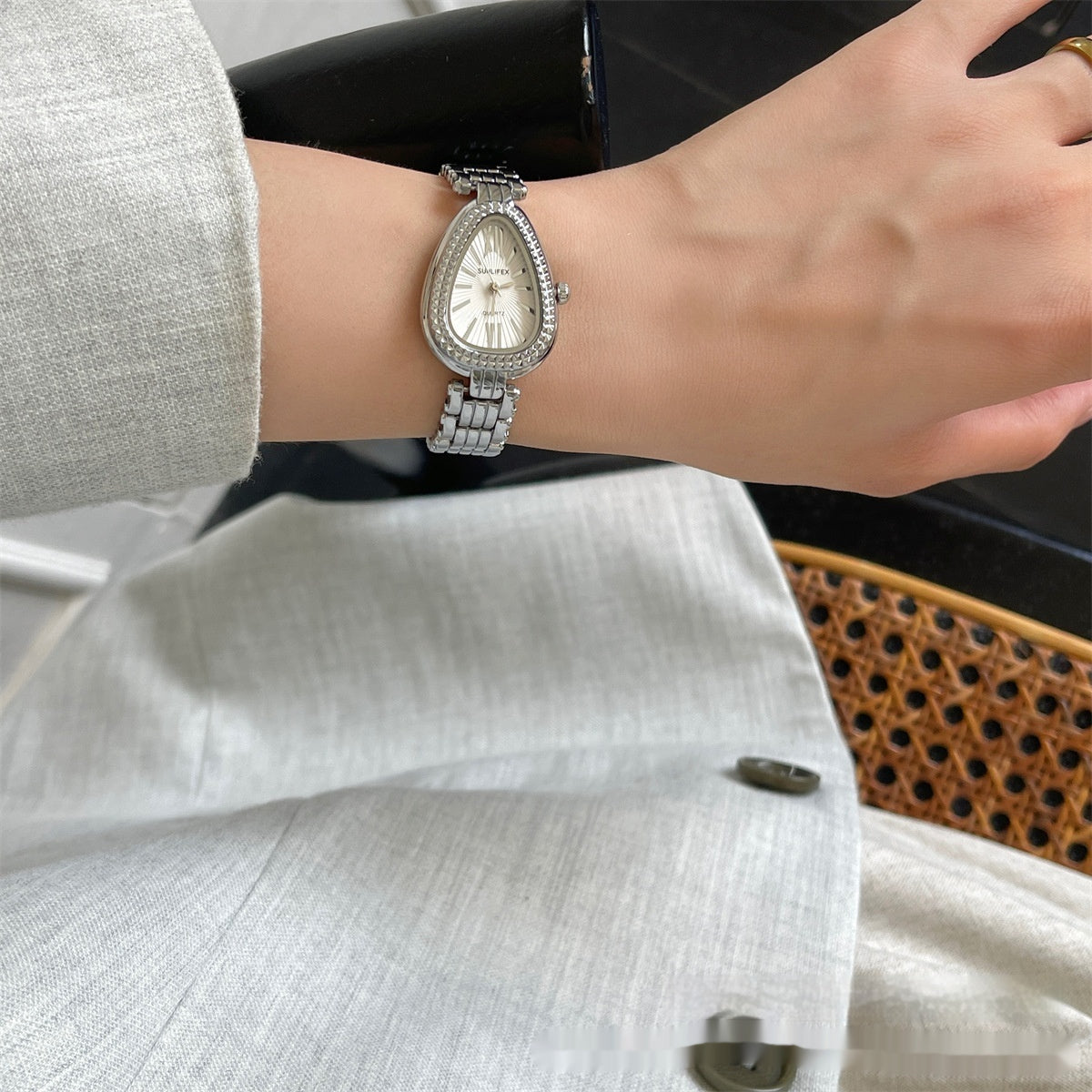 Modern Snake Head Gorgeous Chain Watch Women