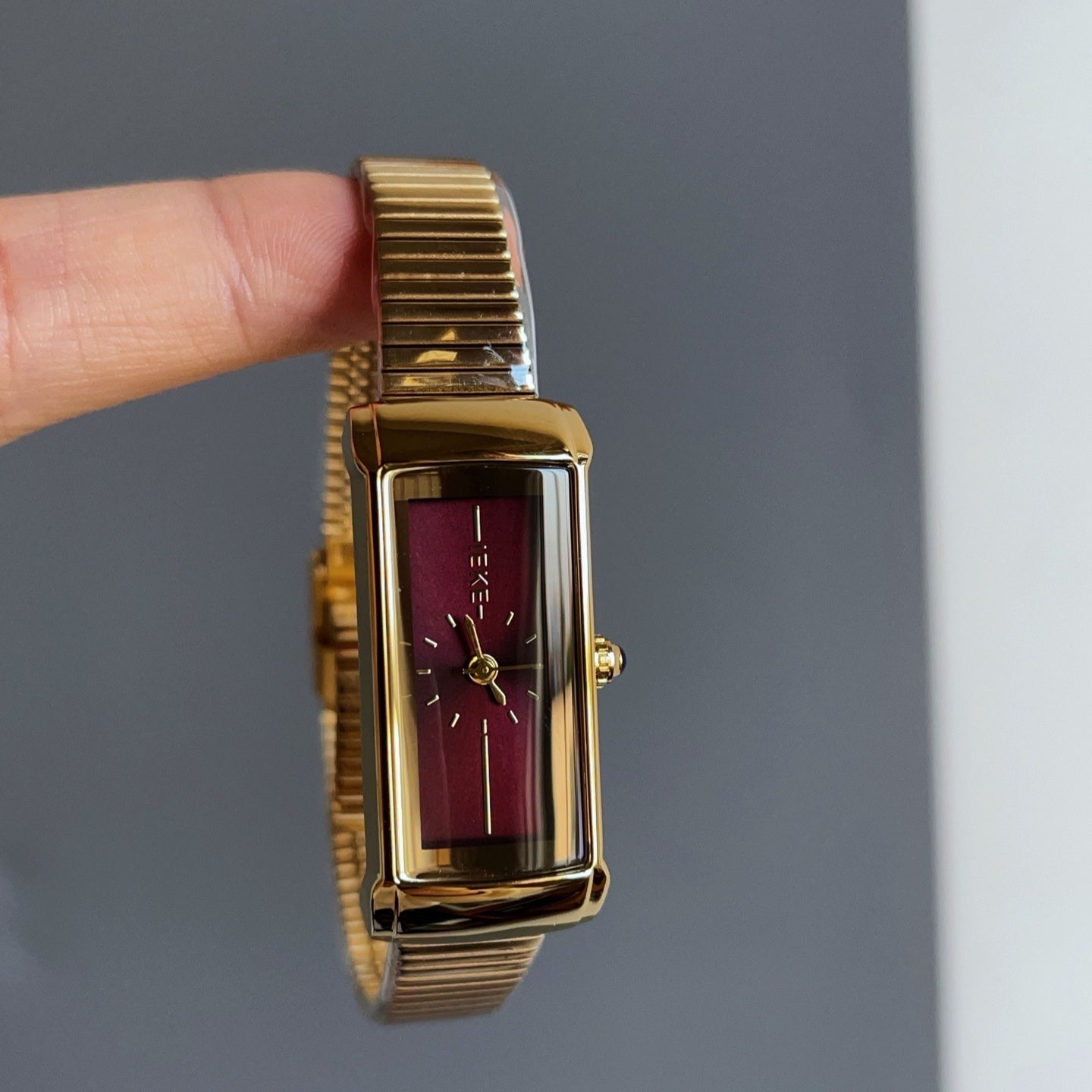 Retro Red Series Chain Watch Women