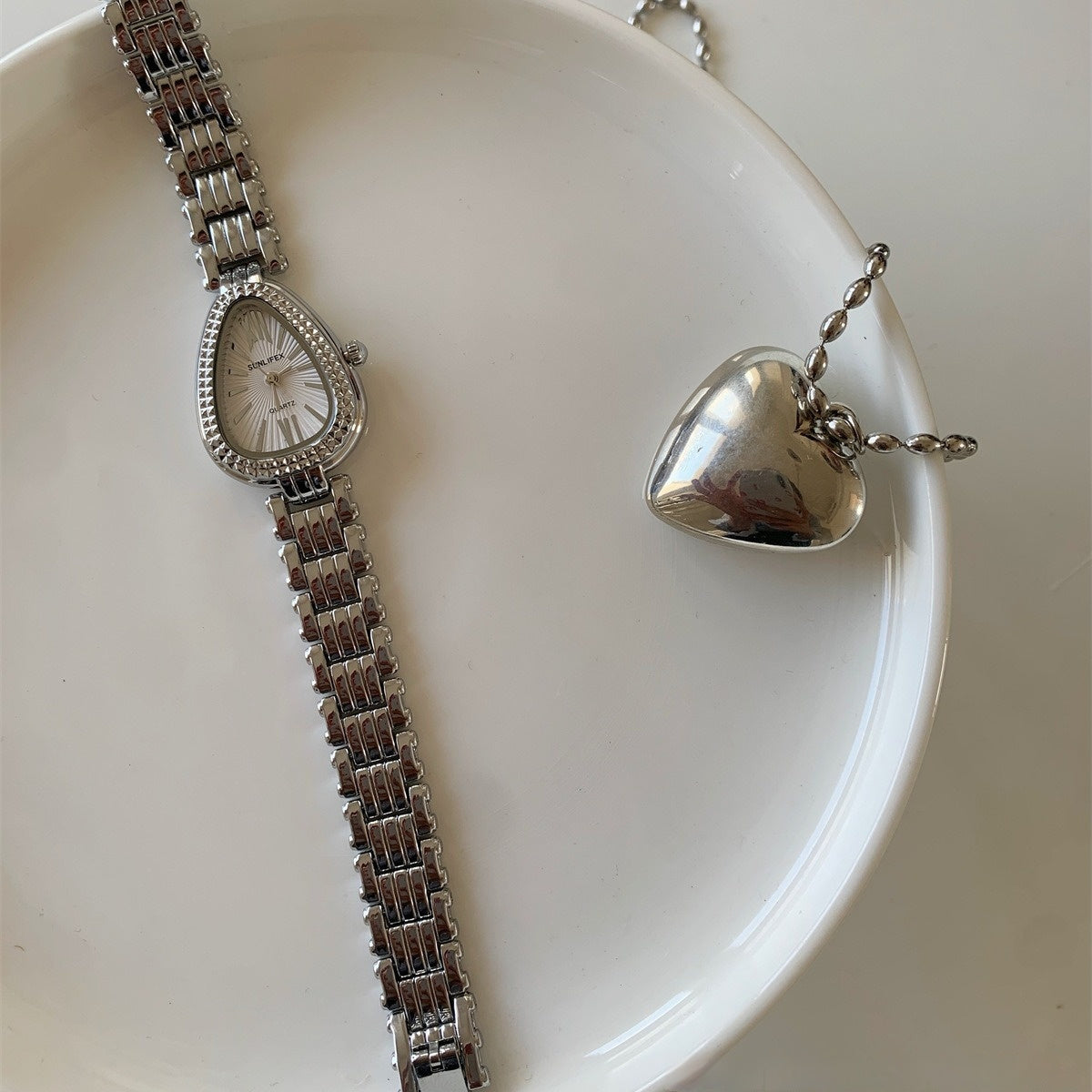 Modern Snake Head Gorgeous Chain Watch Women