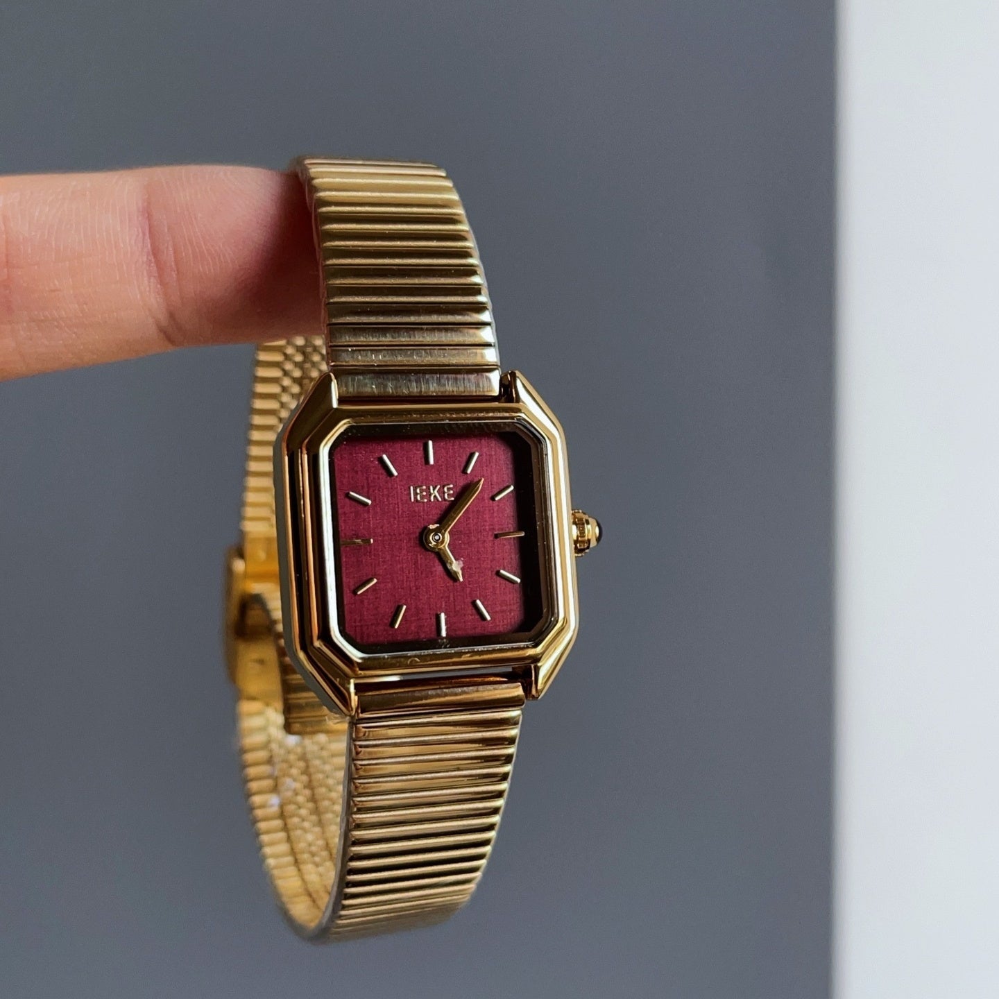 Retro Red Series Chain Watch Women
