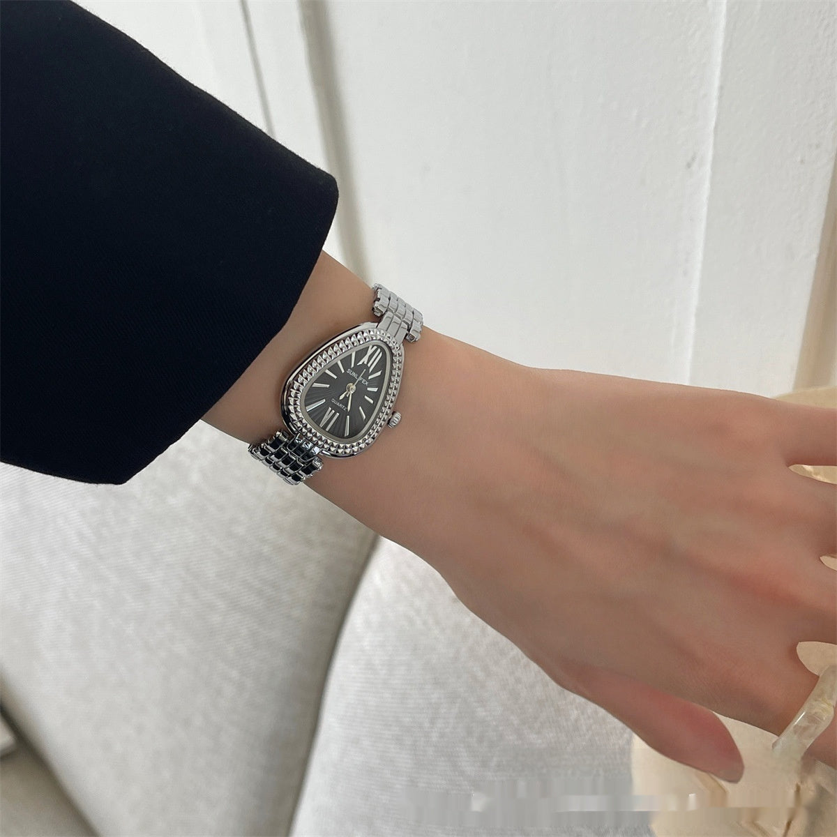 Modern Snake Head Gorgeous Chain Watch Women