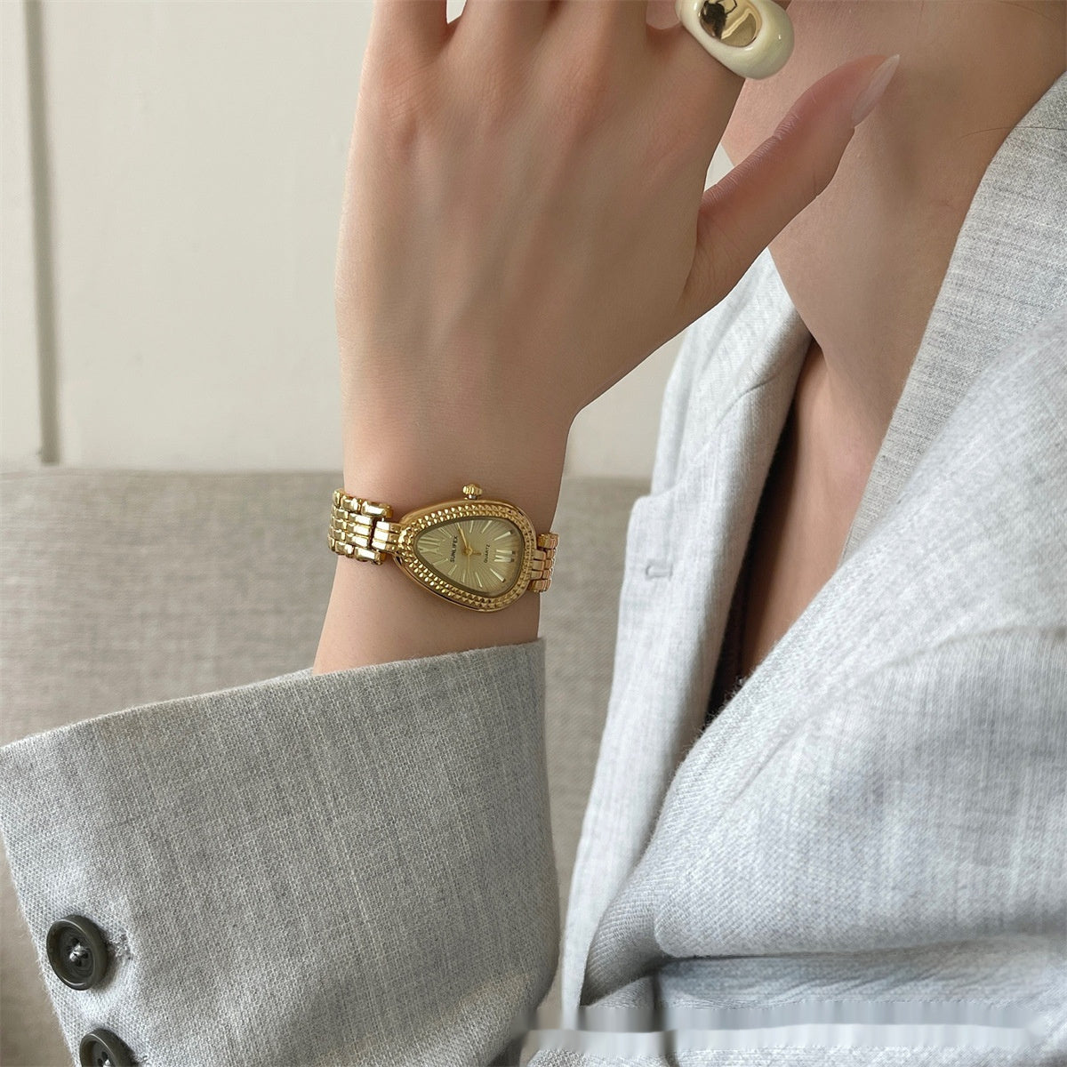 Modern Snake Head Gorgeous Chain Watch Women