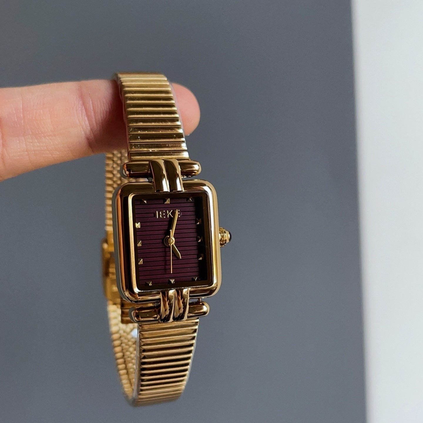 Retro Red Series Chain Watch Women
