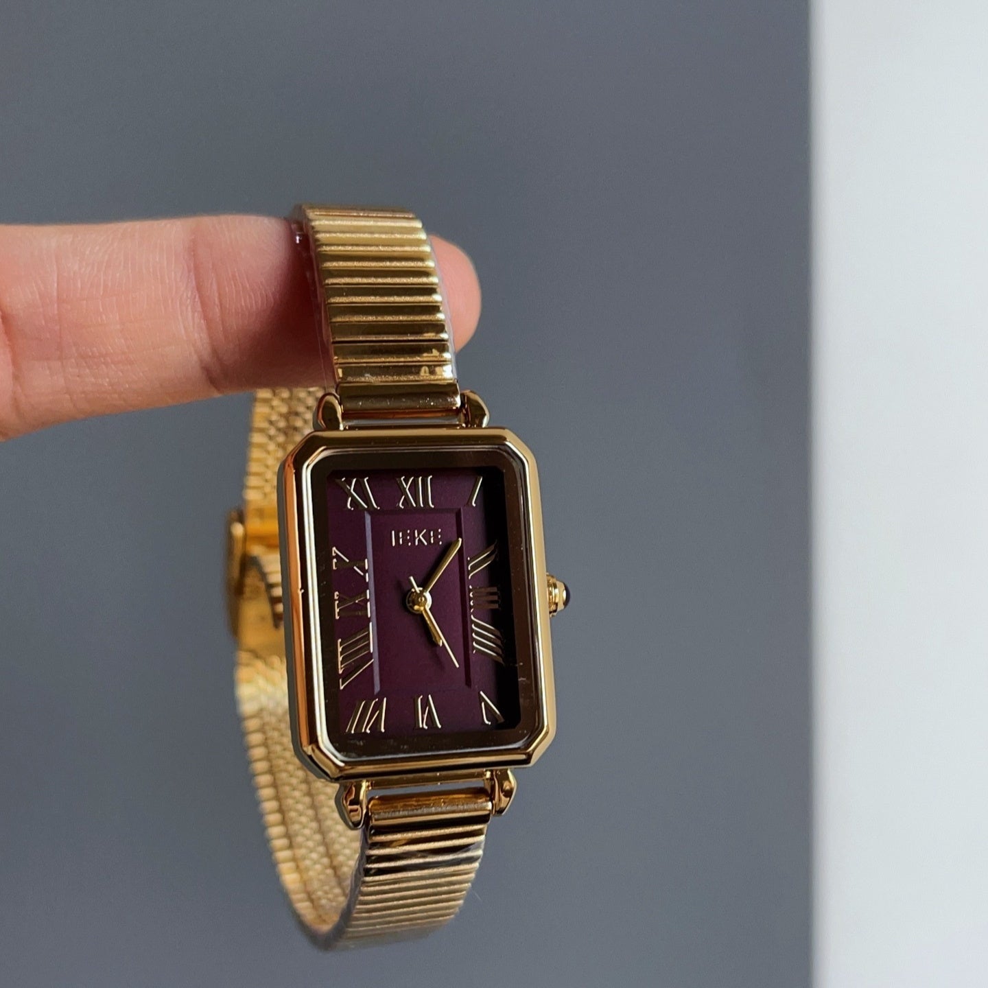 Retro Red Series Chain Watch Women