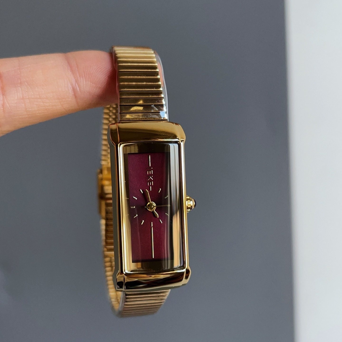 Retro Red Series Chain Watch Women