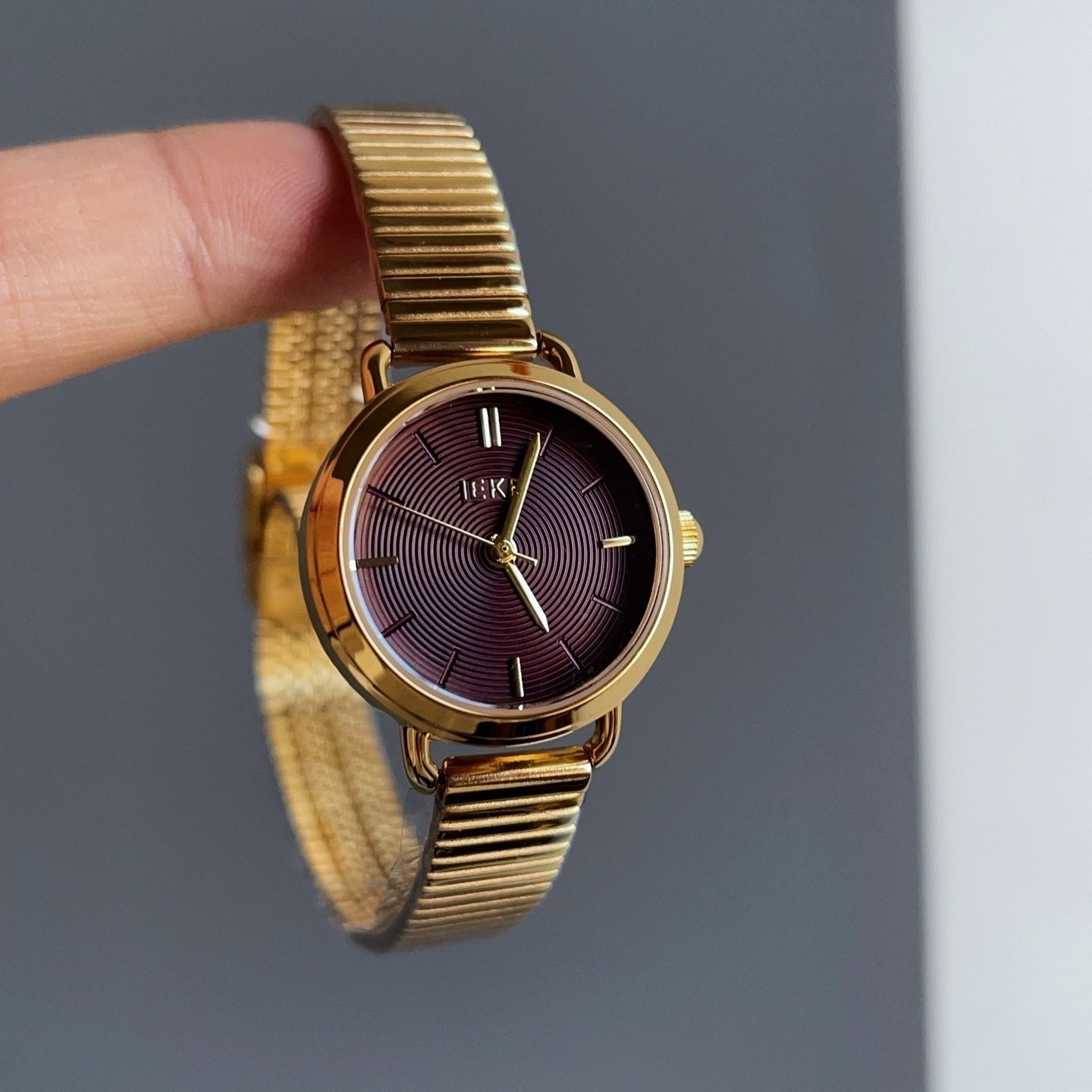 Retro Red Series Chain Watch Women