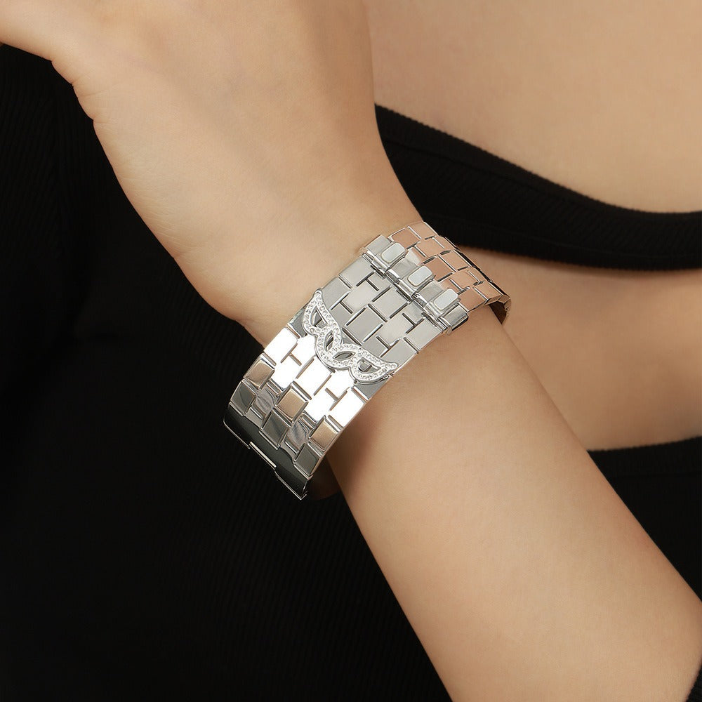 18K gold fashionable personalized checkered pattern and irregular diamond-set design versatile bracelet