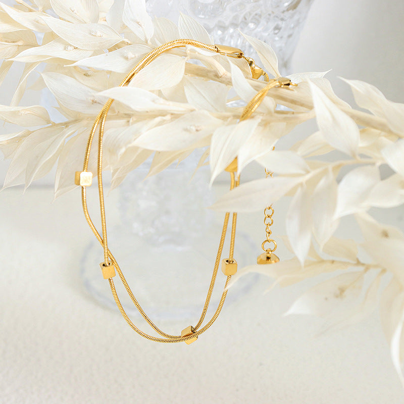 Exquisite and noble 18K gold squares paired with double-layered beach-style anklets