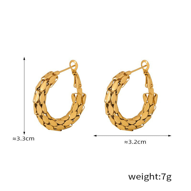 18K gold exquisite and fashionable C-shaped design light luxury style earrings