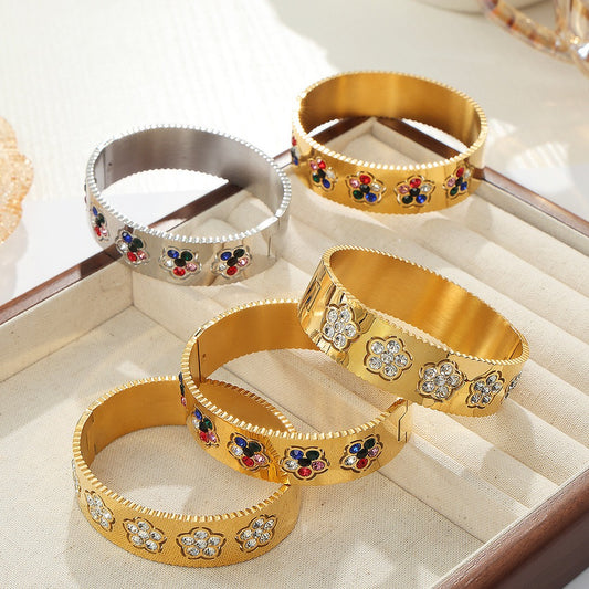 18K gold classic fashionable floral diamond design versatile bracelet