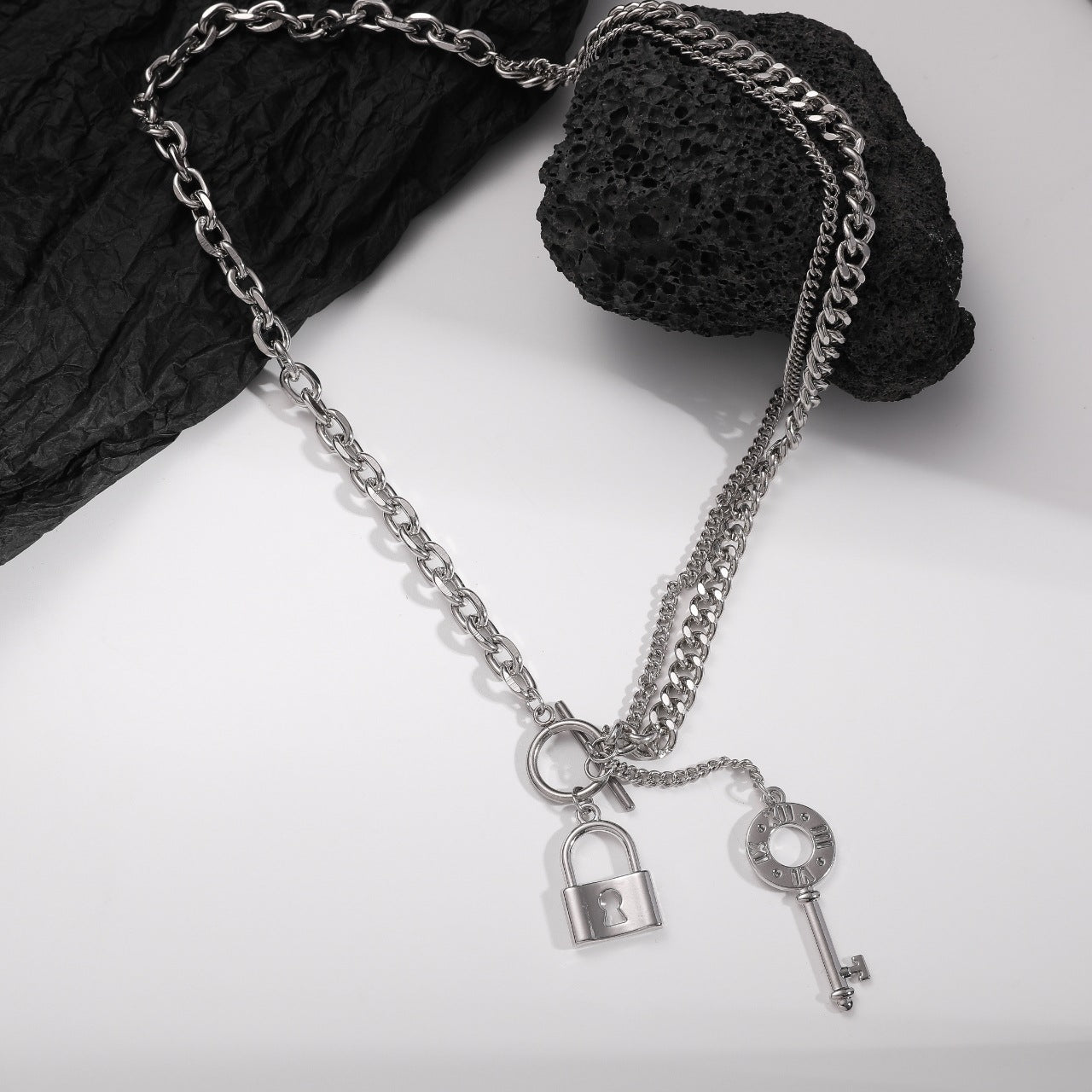 Trendy fashion OT clasp with key and lock design pendant necklace