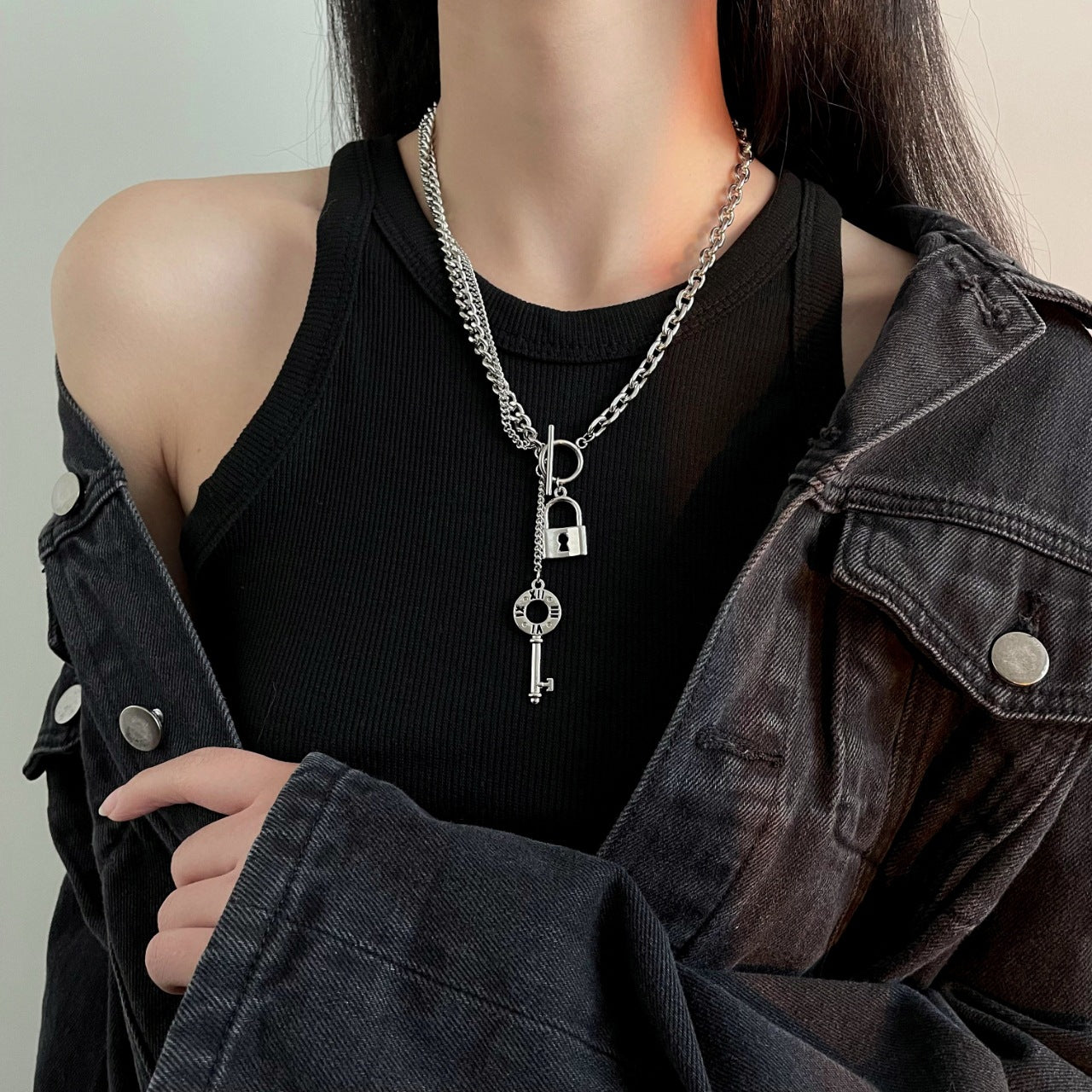 Trendy fashion OT clasp with key and lock design pendant necklace