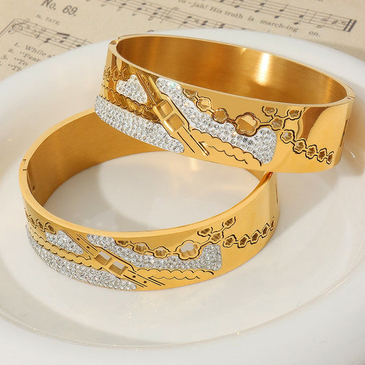 18K gold trendy and unique hollow flower and diamond design palace style bracelet