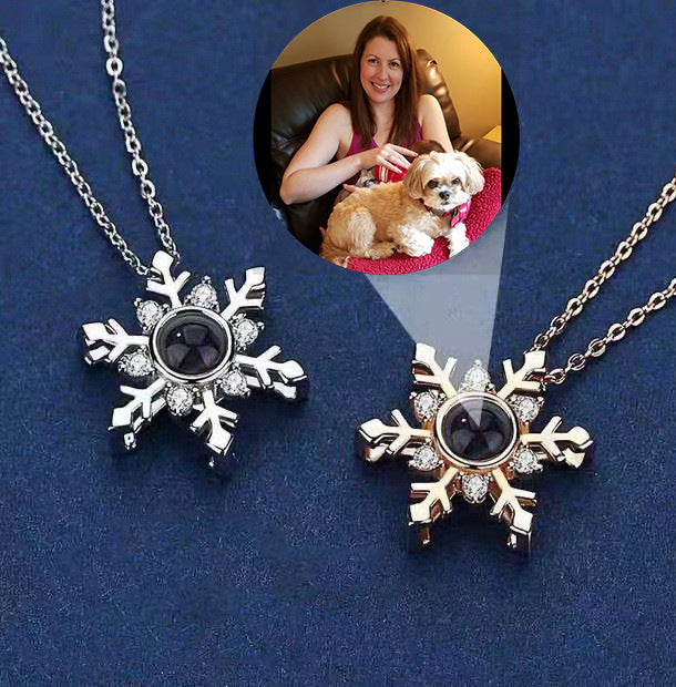 Exquisite and noble snowflake inlaid zircon design projection necklace